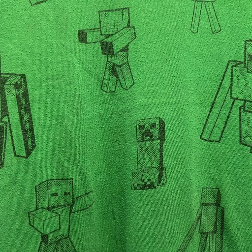 Old Navy Boys XXL (18) Minecraft Creeper Green T-Shirt | Gaming Tee | Kids Youth